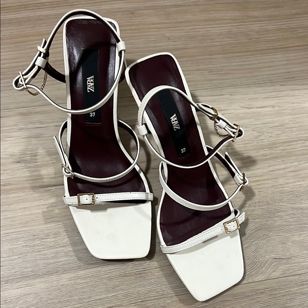 Zara White Minimalist Sandals with Strappy Design
